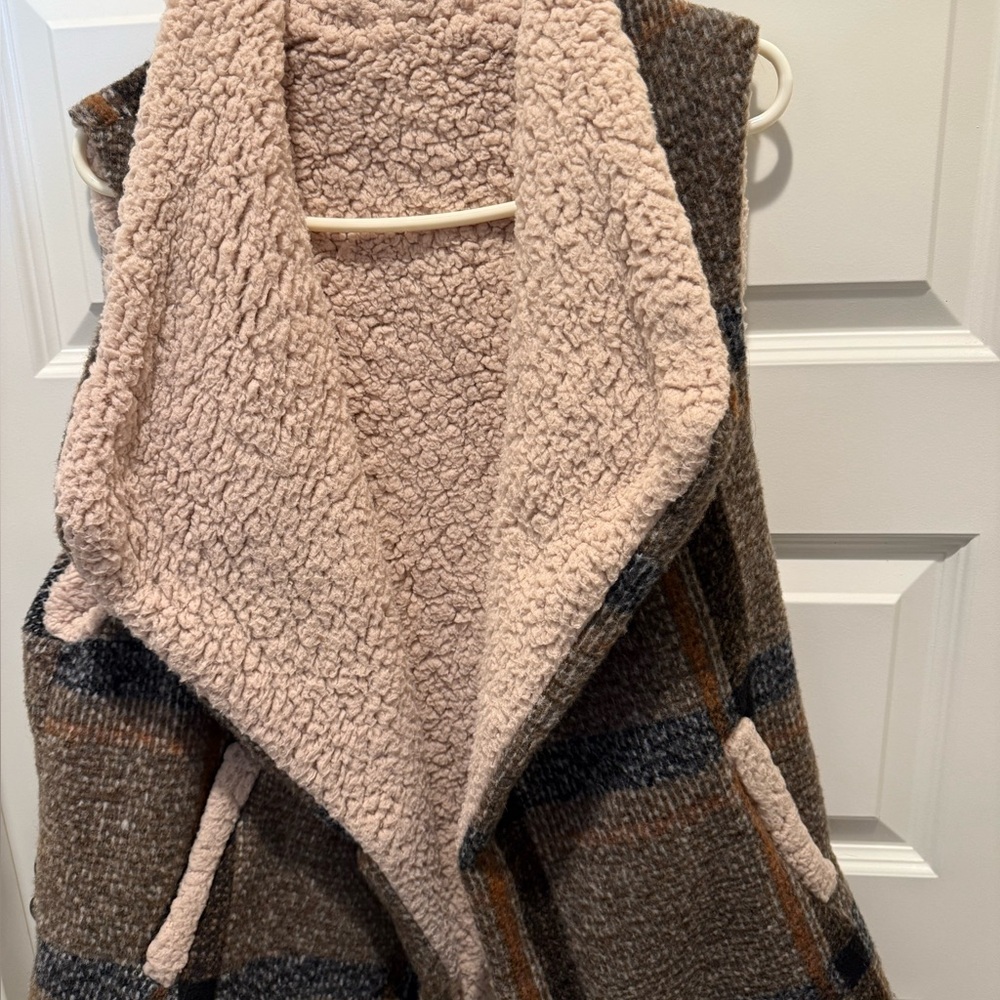 Diva Cream Sherpa-Lined Vest